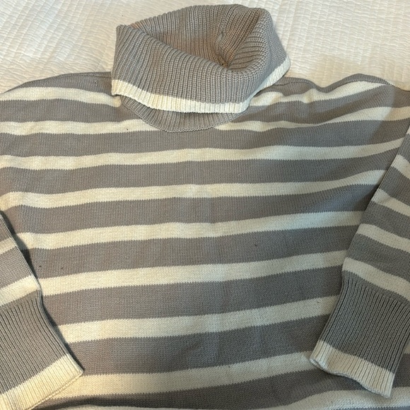 Loft turtle neck sweater - Picture 1 of 9